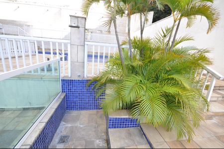 Apartamento para alugar com 65m², 2 quartos e 1 vagaÁrea comum - Piscina