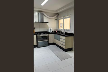 Cozinha de apartamento para alugar com 3 quartos, 132m² em Jardim Zaira, Guarulhos
