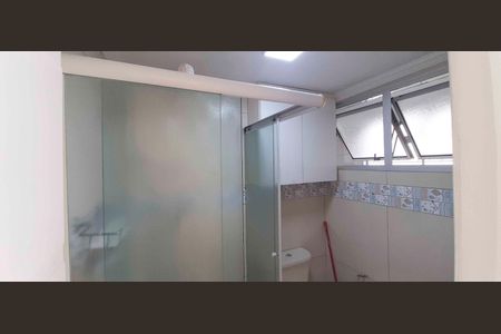 Banheiro de apartamento para alugar com 3 quartos, 60m² em Piratininga, Osasco