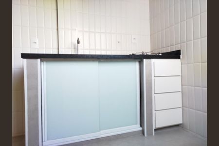 Cozinha de kitnet/studio para alugar com 1 quarto, 29m² em Vila Invernada, São Paulo