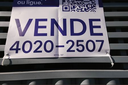 Casa à venda com 200m², 4 quartos e 1 vaga Casa à venda com 200m², 4 quartos e 1 vagaFachada