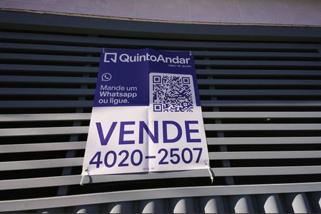 Casa à venda com 200m², 4 quartos e 1 vaga Casa à venda com 200m², 4 quartos e 1 vagaFachada