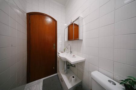 Casa à venda com 200m², 4 quartos e 1 vaga Casa à venda com 200m², 4 quartos e 1 vagaBanheiro