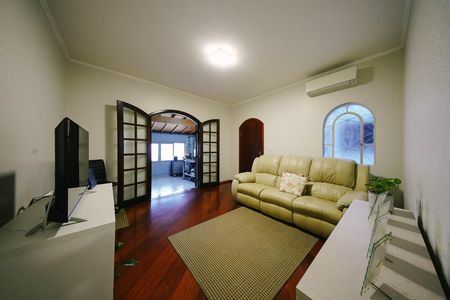 Casa à venda com 200m², 4 quartos e 1 vaga Casa à venda com 200m², 4 quartos e 1 vagaSala