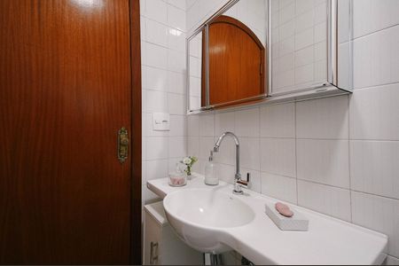 Casa à venda com 200m², 4 quartos e 1 vaga Casa à venda com 200m², 4 quartos e 1 vagaBanheiro