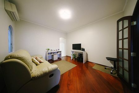 Casa à venda com 200m², 4 quartos e 1 vaga Casa à venda com 200m², 4 quartos e 1 vagaSala