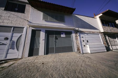 Casa à venda com 200m², 4 quartos e 1 vaga Casa à venda com 200m², 4 quartos e 1 vagaFachada