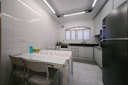 Casa à venda com 200m², 4 quartos e 1 vaga Casa à venda com 200m², 4 quartos e 1 vagaCozinha