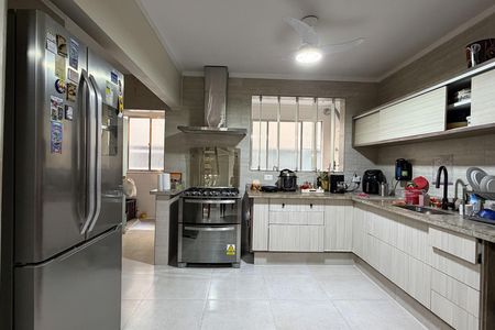 Cozinha de apartamento para alugar com 3 quartos, 150m² em Ponta da Praia, Santos