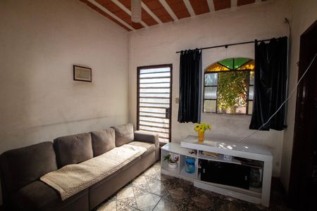 Casa à venda com 345m², 4 quartos e 7 vagas Casa à venda com 345m², 4 quartos e 7 vagasSala