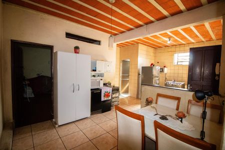 Casa à venda com 345m², 4 quartos e 7 vagas Casa à venda com 345m², 4 quartos e 7 vagasCozinha