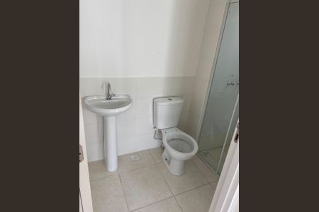 Banheiro de apartamento para alugar com 2 quartos, 42m² em Jardim Alvorada, Nova Iguaçu