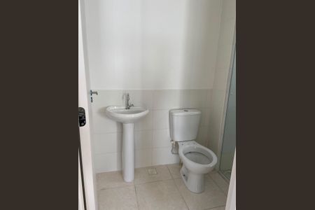 Banheiro de apartamento para alugar com 2 quartos, 42m² em Jardim Alvorada, Nova Iguaçu