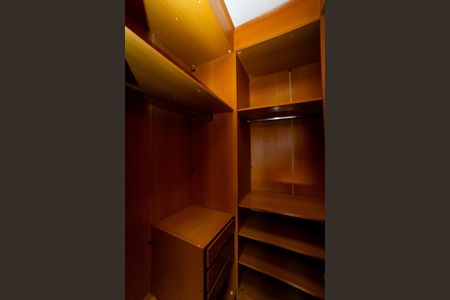 Closet da suíte de apartamento para alugar com 3 quartos, 105m² em Lourdes, Belo Horizonte