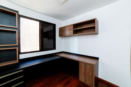 Quarto 2 de apartamento para alugar com 3 quartos, 105m² em Lourdes, Belo Horizonte