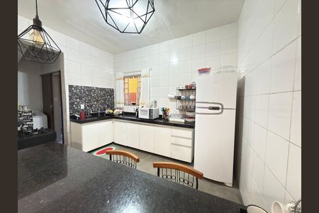 Cozinha e Área de Serviço de casa para alugar com 3 quartos, 65m² em Bela Vista, Contagem