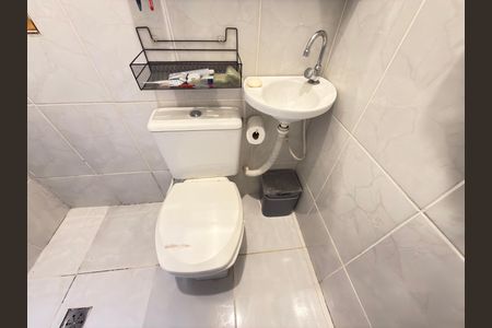 Casa para alugar com 65m², 3 quartos e 1 vaga Casa para alugar com 65m², 3 quartos e 1 vagaBanheiro Social