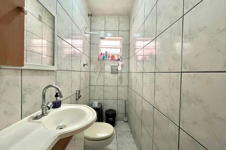 Casa à venda com 250m², 5 quartos e 2 vagas Casa à venda com 250m², 5 quartos e 2 vagasBanheiro 1 Casa 2