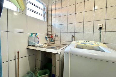 Casa à venda com 250m², 5 quartos e 2 vagas Casa à venda com 250m², 5 quartos e 2 vagasÁrea de Serviço Casa 1