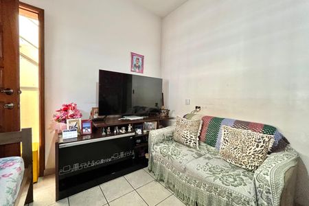 Casa à venda com 250m², 5 quartos e 2 vagas Casa à venda com 250m², 5 quartos e 2 vagasSala Casa 2
