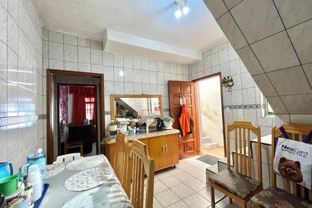 Casa à venda com 250m², 5 quartos e 2 vagas Casa à venda com 250m², 5 quartos e 2 vagasCozinha Casa 2