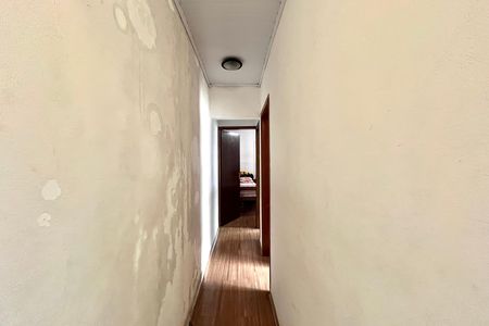 Casa à venda com 250m², 5 quartos e 2 vagas Casa à venda com 250m², 5 quartos e 2 vagasCorredor Casa 2