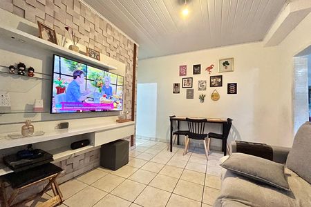 Casa à venda com 250m², 5 quartos e 2 vagas Casa à venda com 250m², 5 quartos e 2 vagasSala Casa 1