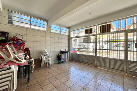 Casa à venda com 250m², 5 quartos e 2 vagas Casa à venda com 250m², 5 quartos e 2 vagasGaragem Casa 2