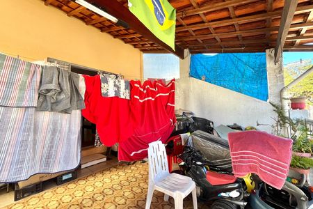 Casa à venda com 250m², 5 quartos e 2 vagas Casa à venda com 250m², 5 quartos e 2 vagasÁrea externa Casa 2