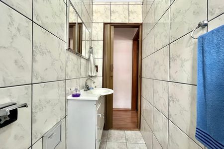 Casa à venda com 250m², 5 quartos e 2 vagas Casa à venda com 250m², 5 quartos e 2 vagasBanheiro 2 Casa 2