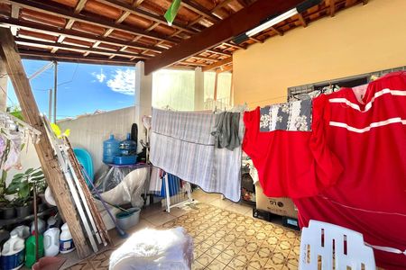 Casa à venda com 250m², 5 quartos e 2 vagas Casa à venda com 250m², 5 quartos e 2 vagasÁrea externa Casa 2