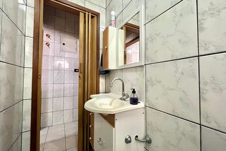 Casa à venda com 250m², 5 quartos e 2 vagas Casa à venda com 250m², 5 quartos e 2 vagasBanheiro 1 Casa 2