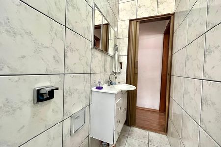 Casa à venda com 250m², 5 quartos e 2 vagas Casa à venda com 250m², 5 quartos e 2 vagasBanheiro 2 Casa 2