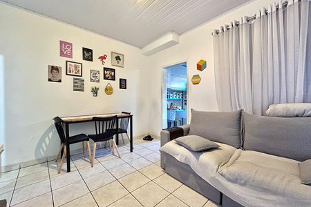 Casa à venda com 250m², 5 quartos e 2 vagas Casa à venda com 250m², 5 quartos e 2 vagasSala Casa 1