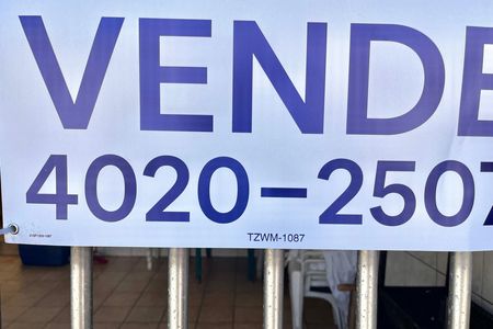 Casa à venda com 250m², 5 quartos e 2 vagas Casa à venda com 250m², 5 quartos e 2 vagasPlaquinha instalada
