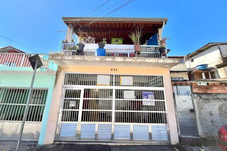 Casa à venda com 250m², 5 quartos e 2 vagas Casa à venda com 250m², 5 quartos e 2 vagasFachada Casa 2