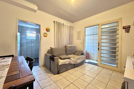 Casa à venda com 250m², 5 quartos e 2 vagas Casa à venda com 250m², 5 quartos e 2 vagasSala Casa 1