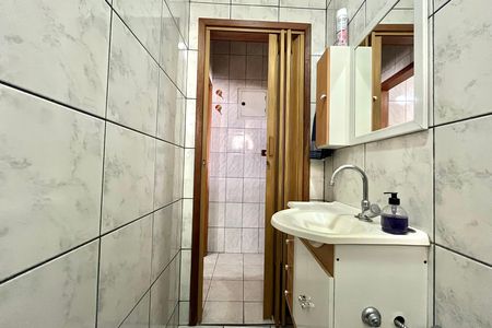Casa à venda com 250m², 5 quartos e 2 vagas Casa à venda com 250m², 5 quartos e 2 vagasBanheiro 1 Casa 2