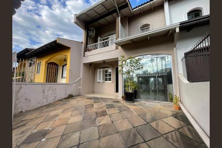 Casa para alugar com 240m², 3 quartos e 1 vaga