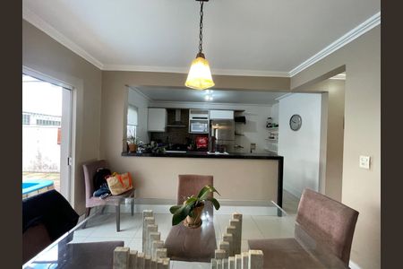 Casa para alugar com 240m², 3 quartos e 1 vaga