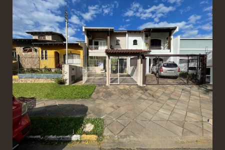 Casa para alugar com 240m², 3 quartos e 1 vaga Casa para alugar com 240m², 3 quartos e 1 vagaFachada