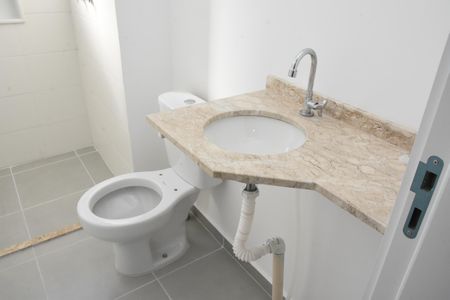 Banheiro social  de apartamento à venda com 2 quartos, 53m² em Medeiros, Jundiaí
