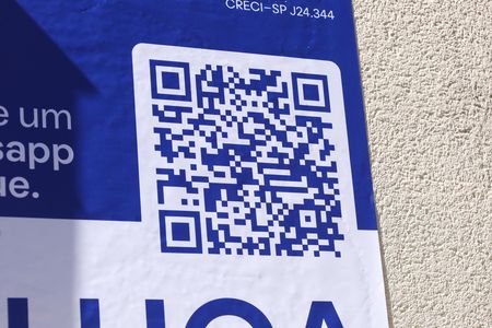 Apartamento para alugar com 32m², 2 quartos e sem vagaPlaca GRANDE instalada na fachada do condomínio, dia 21.07.2026 - Código da placa: SWRM-1598