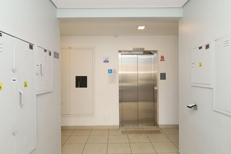 Apartamento para alugar com 32m², 2 quartos e sem vagaÁrea comum - Saguão do andar