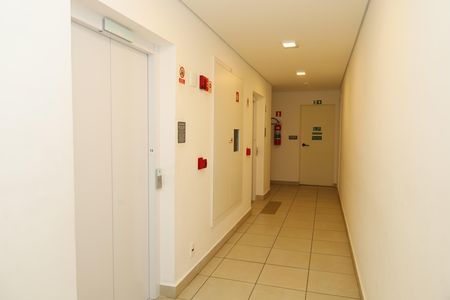 Apartamento para alugar com 32m², 2 quartos e sem vagaÁrea comum - Saguão do andar