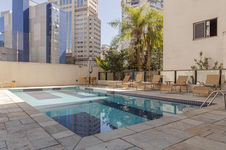 Apartamento à venda com 103m², 2 quartos e 2 vagas Apartamento à venda com 103m², 2 quartos e 2 vagasÁrea comum - Piscina