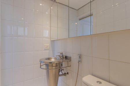 Apartamento à venda com 103m², 2 quartos e 2 vagas Apartamento à venda com 103m², 2 quartos e 2 vagasBanheiro da Suíte 1