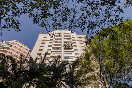 Apartamento à venda com 103m², 2 quartos e 2 vagas Apartamento à venda com 103m², 2 quartos e 2 vagasFachada