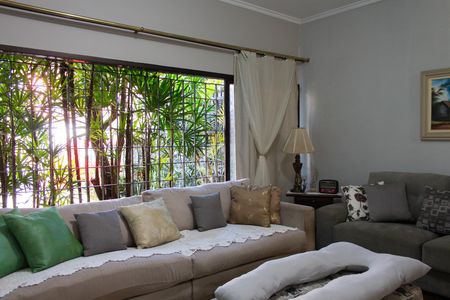 Casa à venda com 176m², 3 quartos e 2 vagas Casa à venda com 176m², 3 quartos e 2 vagasSala