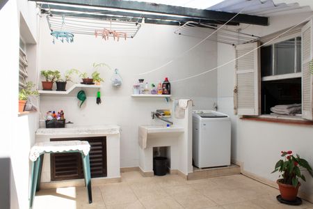 Casa à venda com 176m², 3 quartos e 2 vagas Casa à venda com 176m², 3 quartos e 2 vagasLavanderia